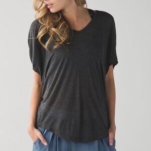 Lululemon Athletica Women's Devout Short Sleeve Tee in Heathered Mod Black